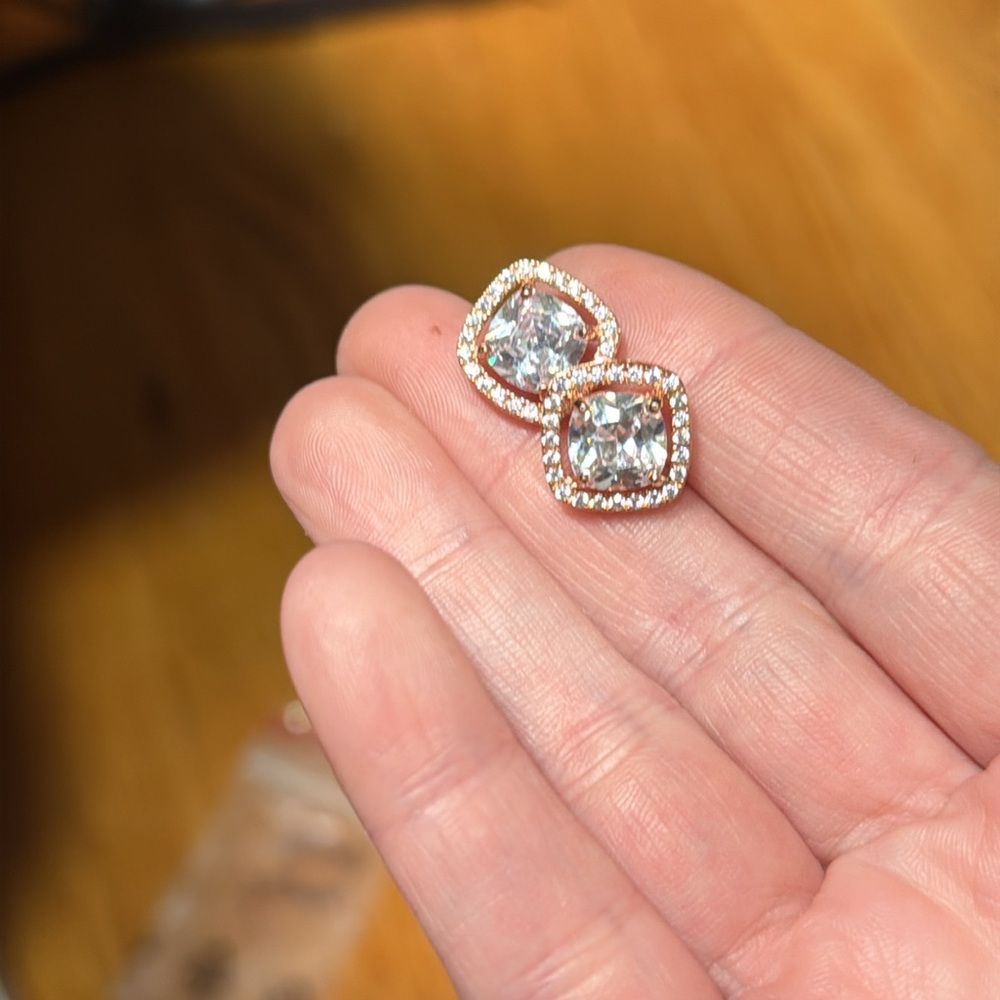 Cushion cut simulated diamond center w/ halo in Sterling silver (rose gold) - Picture 2 of 2